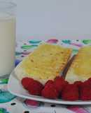 Desayuno completo con tostadas con miel