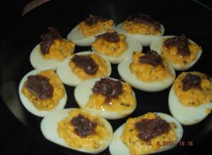 Una foto de Huevos rellenos con anchoas