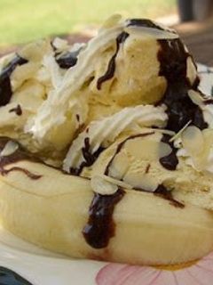 Una foto de Helado de banana con chocolate