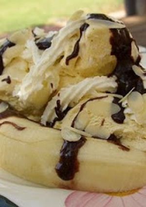 Una foto de Helado de banana con chocolate
