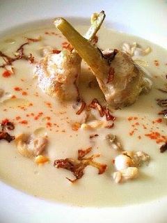 Una foto de Crema de alcachofas con berberechos