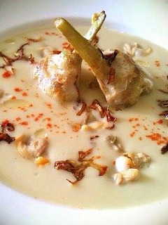 Una foto de Crema de alcachofas con berberechos