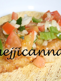 Una foto de Tacos de pescado con cerveza