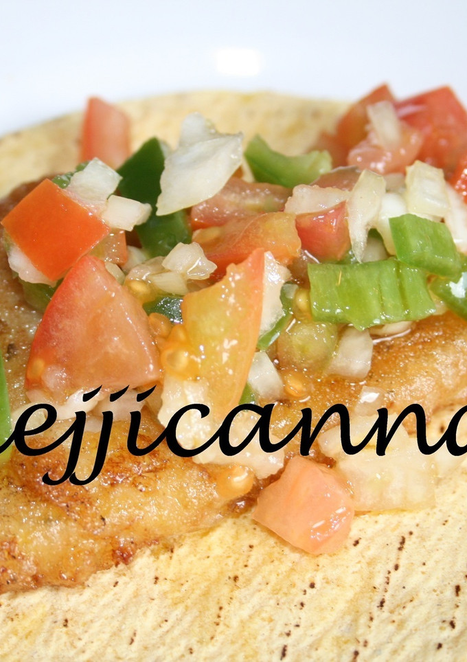 Una foto de Tacos de pescado con cerveza