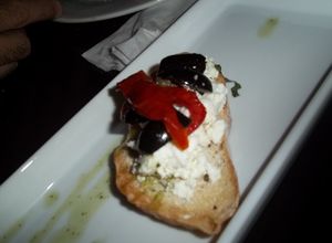 Una foto de Brochetas con diferentes quesos