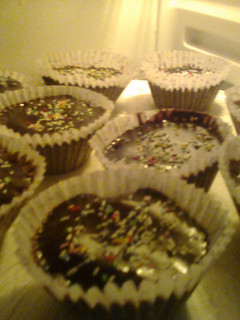 Una foto de Bizcochitos de chocolate con ganache de chocolate