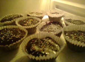 Una foto de Bizcochitos de chocolate con ganache de chocolate
