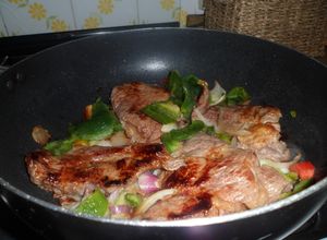 Una foto de Chuletas de paleta de cerdo en el wok