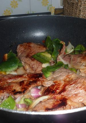 Una foto de Chuletas de paleta de cerdo en el wok