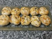 Una foto de knish