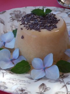 Una foto de Bavaroise de albaricoque y melocotón amarillo al aroma de canela