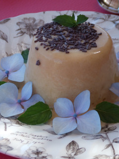 Una foto de Bavaroise de albaricoque y melocotón amarillo al aroma de canela