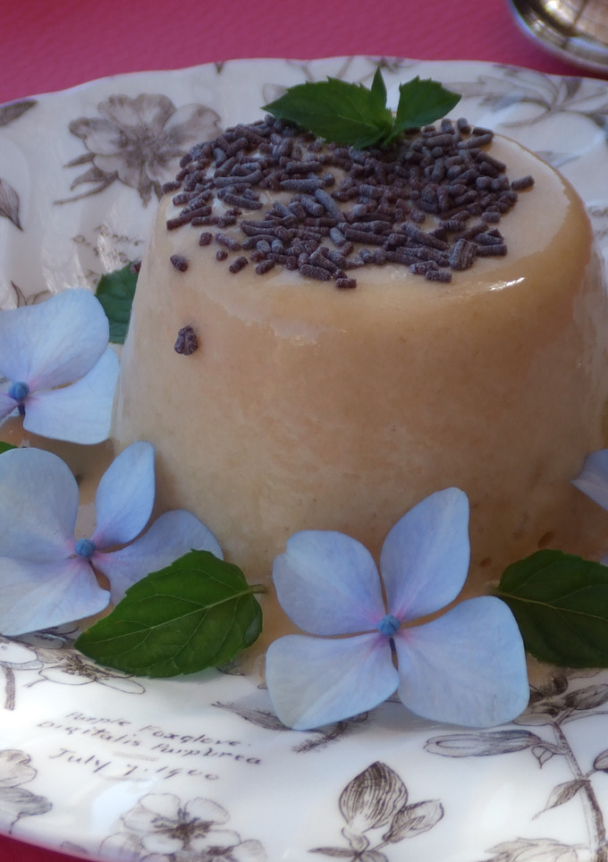 Una foto de Bavaroise de albaricoque y melocotón amarillo al aroma de canela