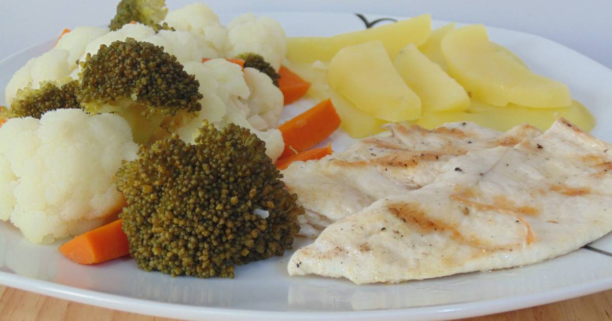 Pechuga de pollo con verduras y patatas al vapor Receta de EsterAracil-  Cookpad