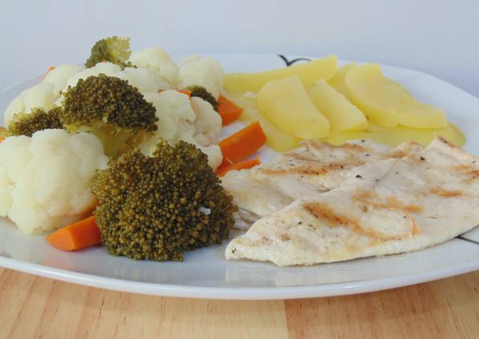 Pechuga de pollo con verduras y patatas al vapor Receta de EsterAracil-  Cookpad
