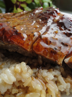 Una foto de Pato crujiente con arroz thai