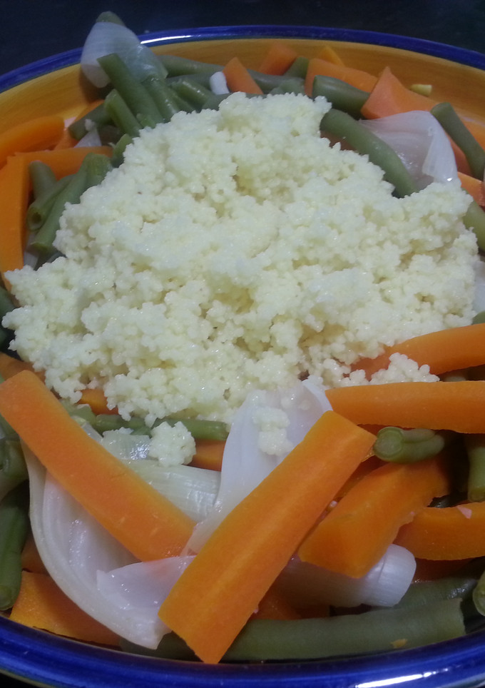 Una foto de Verduras con couscous