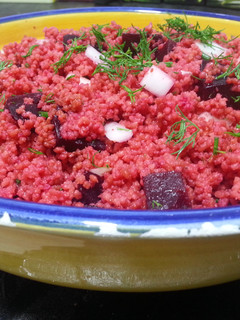 Una foto de Ensalada de couscous red velvet
