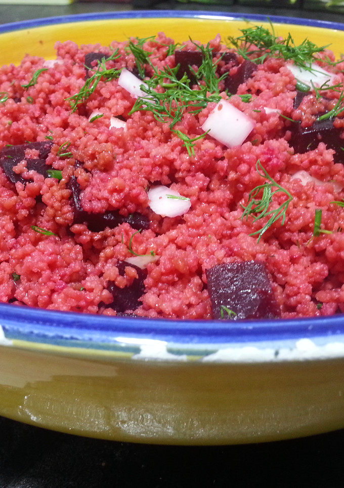 Una foto de Ensalada de couscous red velvet