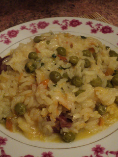 Una foto de Arroz cremoso con verduras en caldo de pollo