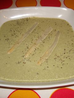 Una foto de Crema de espárragos verdes