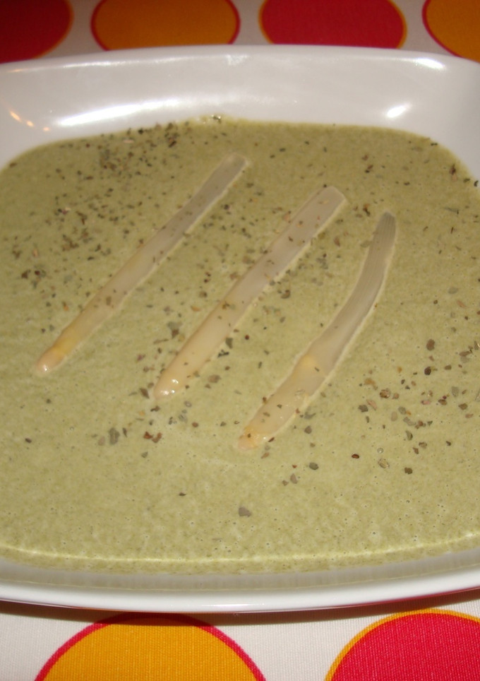 Una foto de Crema de espárragos verdes