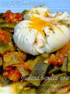 Una foto de Judías verdes con tomate y huevo pochado