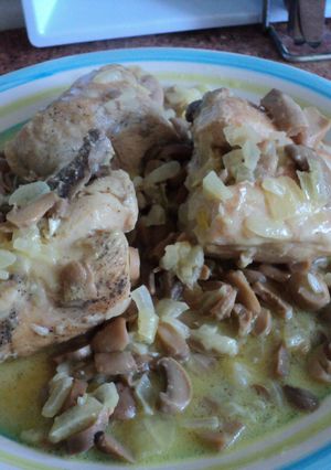 Una foto de Pollo en salsa de champiñones a la mostaza