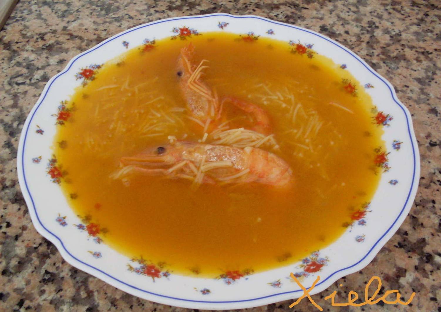 Sopa de gambas con fideos Receta de Xiela - Cookpad