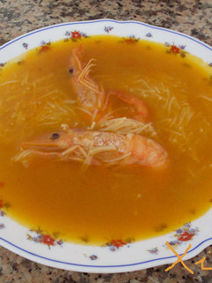 Una foto de Sopa de gambas con fideos