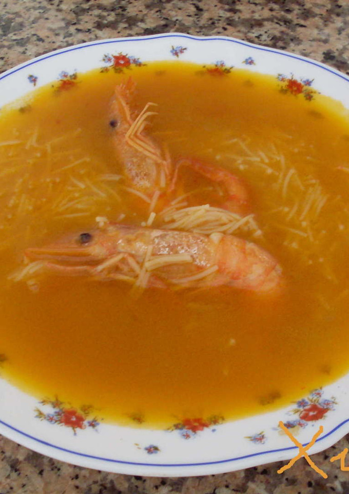 Una foto de Sopa de gambas con fideos