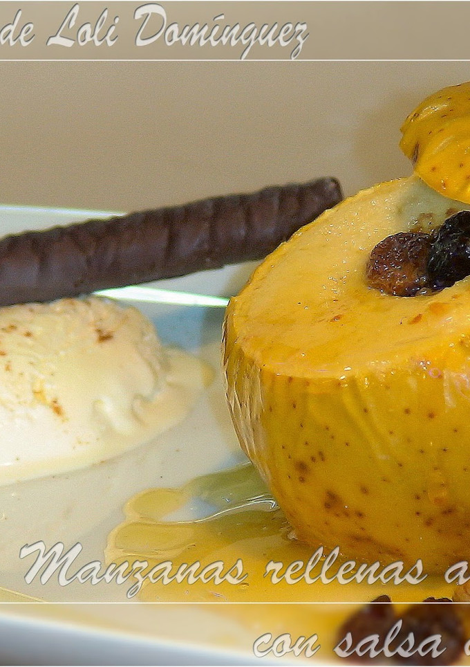 Una foto de Manzanas rellenas al horno con salsa de sidra