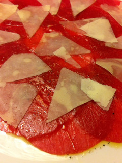 Una foto de Como preparo el carpaccio de ternera con parmesano