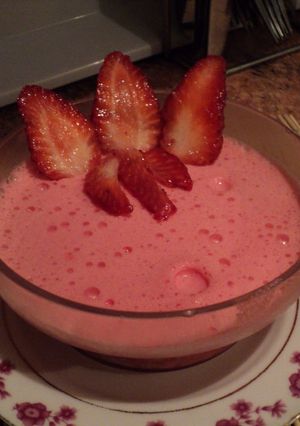 Una foto de Bavaroise de frutilla con fruta natural