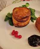 Hojaldre de sobrasada con miel y camembert rebozado