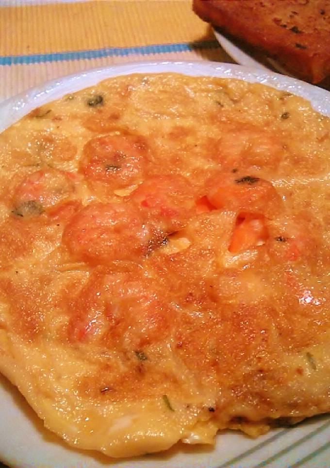 Una foto de Tortilla de langostinos al ajillo
