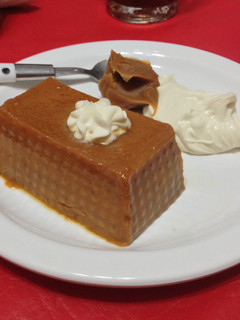 Una foto de Flan de dulce de leche con bananas