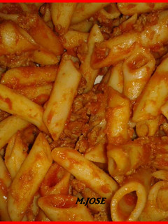 Una foto de Macarrones con salsa boloñesa
