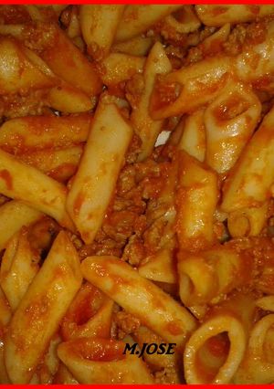 Una foto de Macarrones con salsa boloñesa