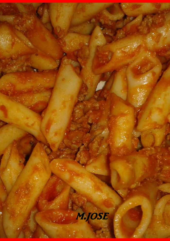 Una foto de Macarrones con salsa boloñesa