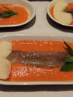Una foto de Filetes de sardina con salmorejo