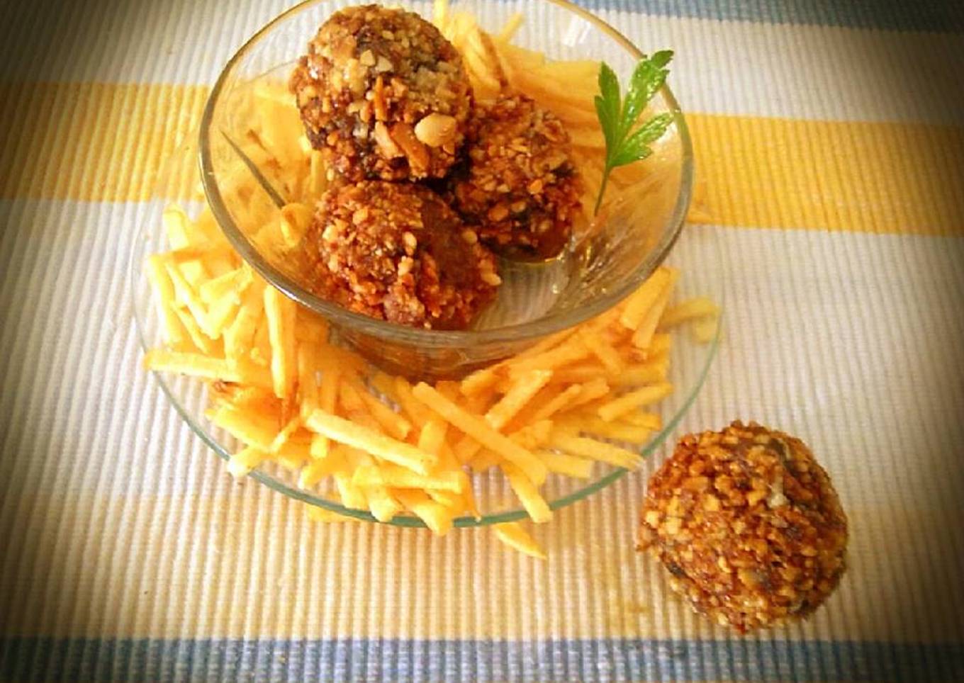 Albóndigas rellenas de morcilla y setas rebozadas con almendra