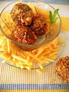 Una foto de Albóndigas rellenas de morcilla y setas rebozadas con almendra