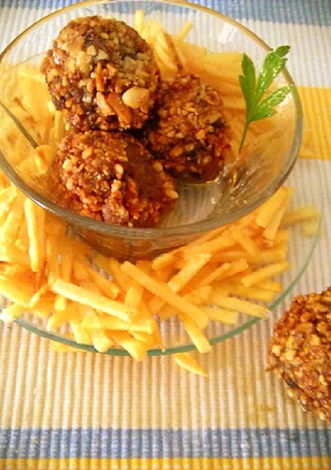 Una foto de Albóndigas rellenas de morcilla y setas rebozadas con almendra