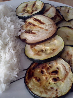 Una foto de Arroz blanco con calabacín y berenjena