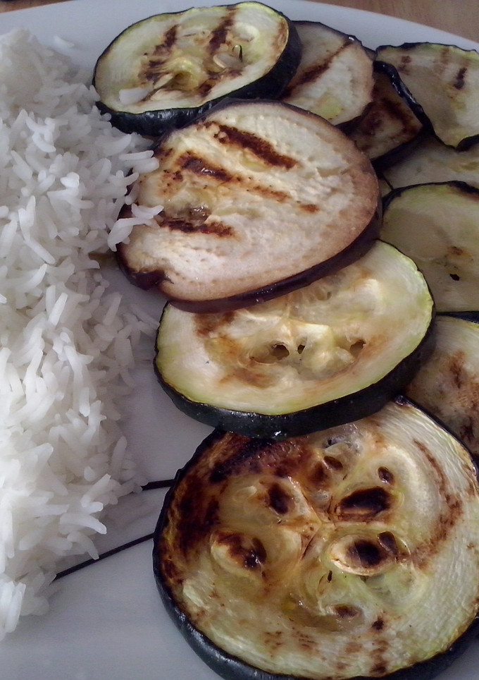 Una foto de Arroz blanco con calabacín y berenjena