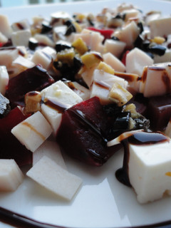 Una foto de Ensalada de remolacha y queso feta