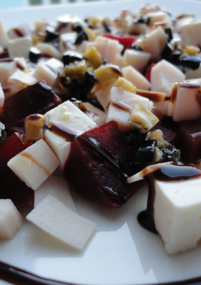 Una foto de Ensalada de remolacha y queso feta