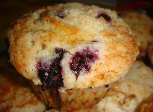 Una foto de Blueberry crumble muffins