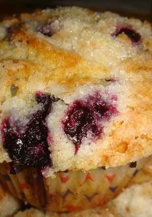 Una foto de Blueberry crumble muffins